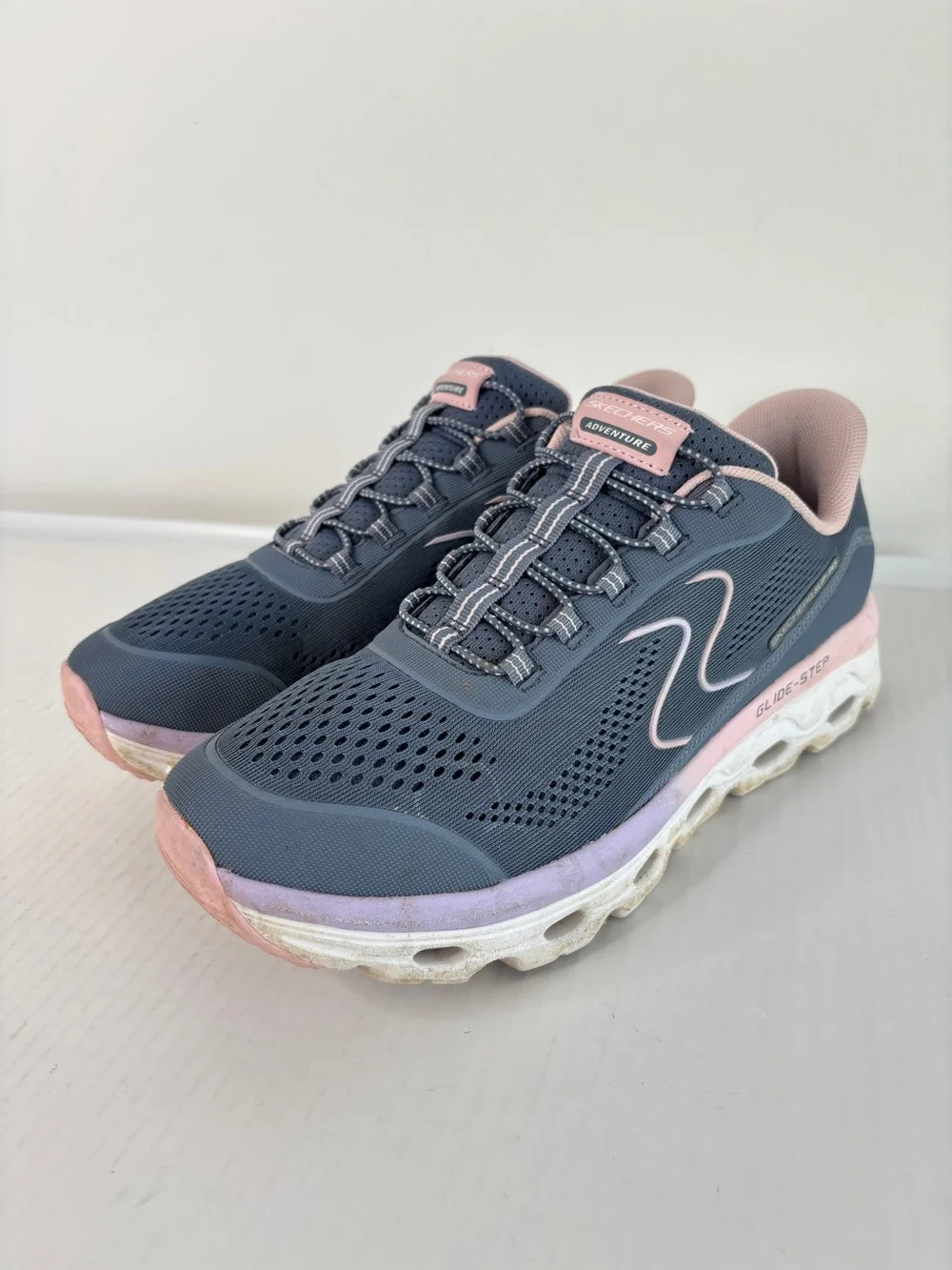 Skechers Womens Shoe Size 9.5 Slip Ins Gray Pink Glide Step Memory Foam Sneakers